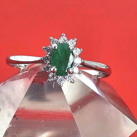 925 Sterling Silver Ring with Natural Oval Emerald 3.5x6mm & CZ - Picture 4 of 12